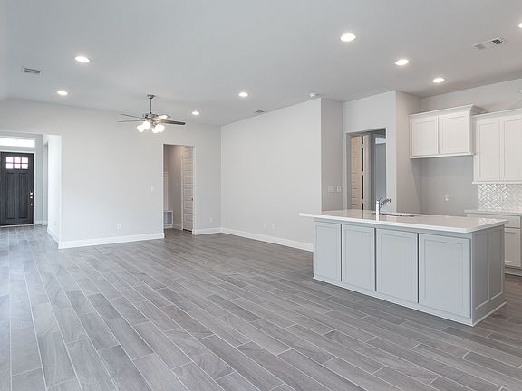 3rd image of 615 Blue Oak Boulevard