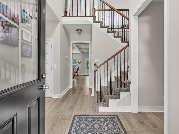 4th image of 323 Crusaw Dr