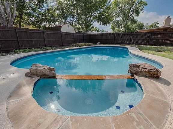 4th image of 2906 Lake Park Dr