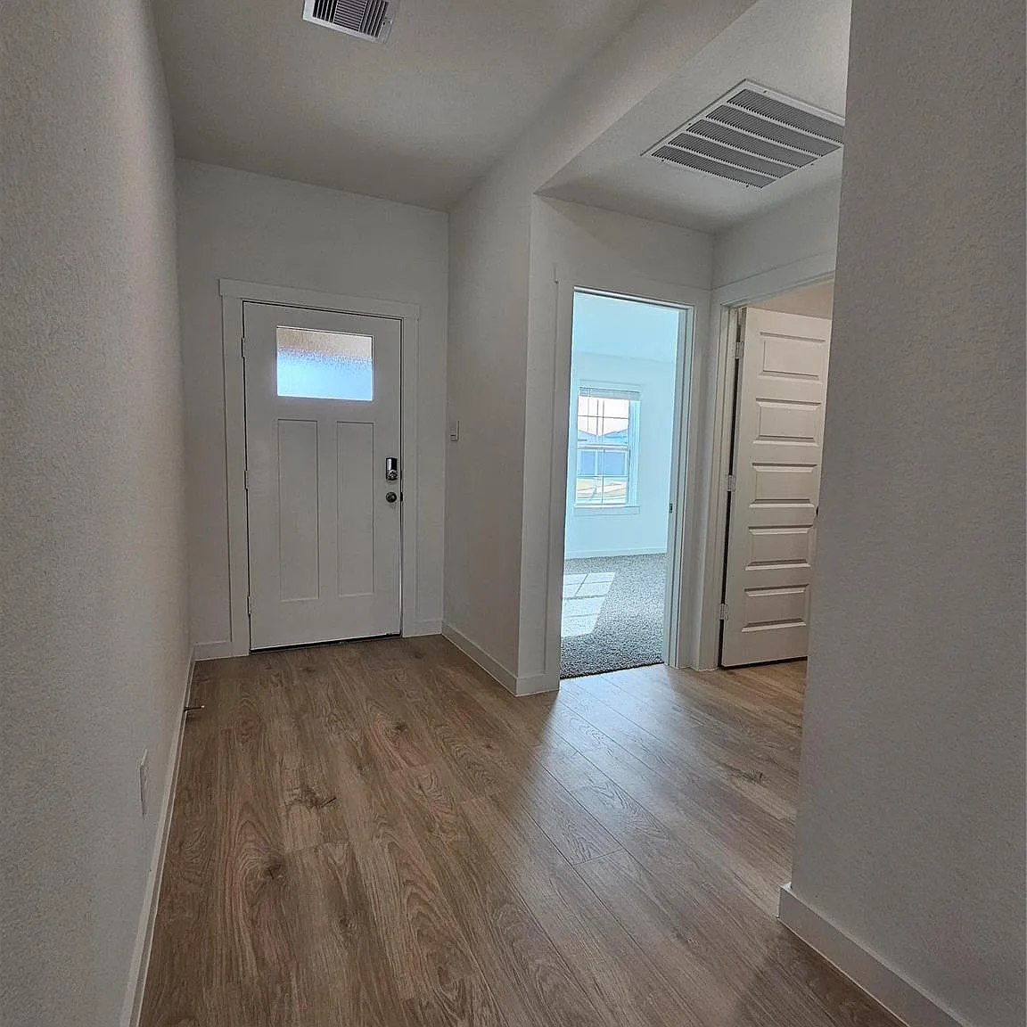 4 bed, 2.0 bath, 1796 sqft, $2,200 — Photo 2