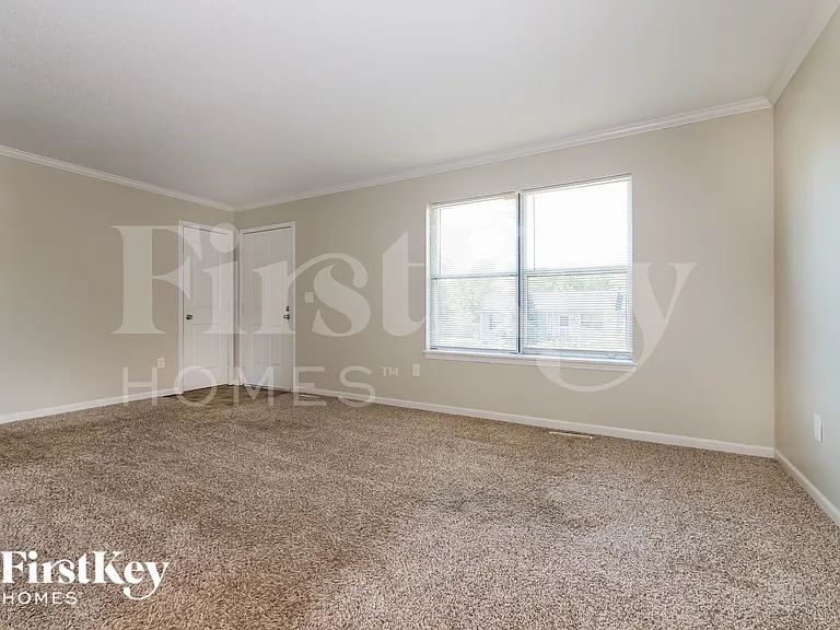 804 Covey Dr — Photo 2