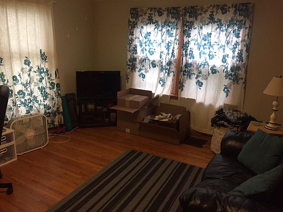 2nd image of 5521 Chicago Ave