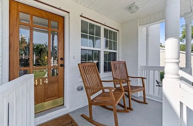 414 Roberts St — Photo 2