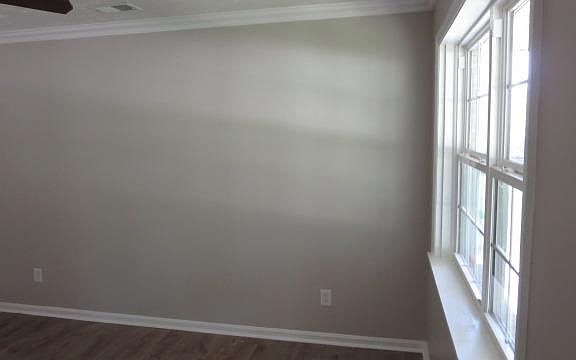 4th image of 992 Valley Farm Dr