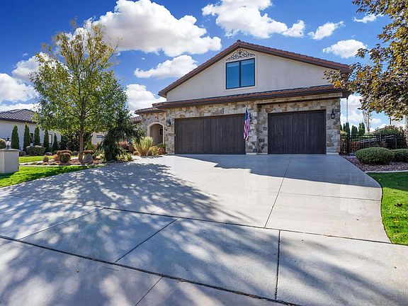 3rd image of 1037 W Cherry Bello Dr