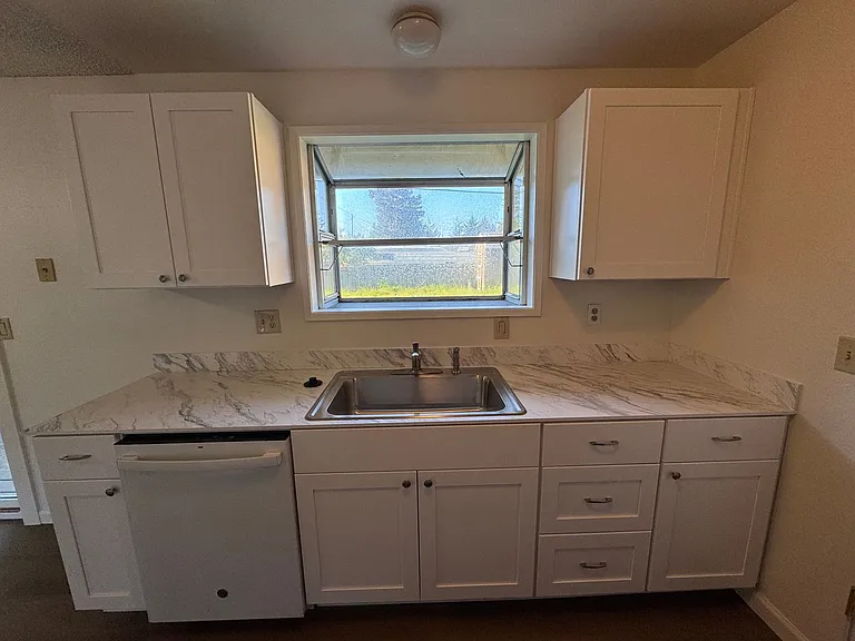 120 SE Salmon St — Photo 13
