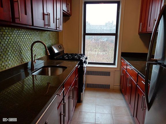 2nd image of 6812 Yellowstone Blvd APT 6B