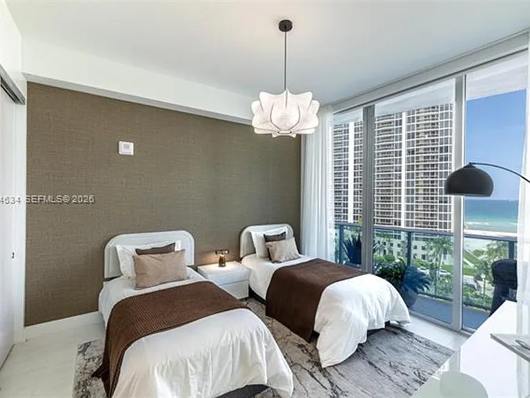 17550 Collins Ave #CU-703 — Photo 27