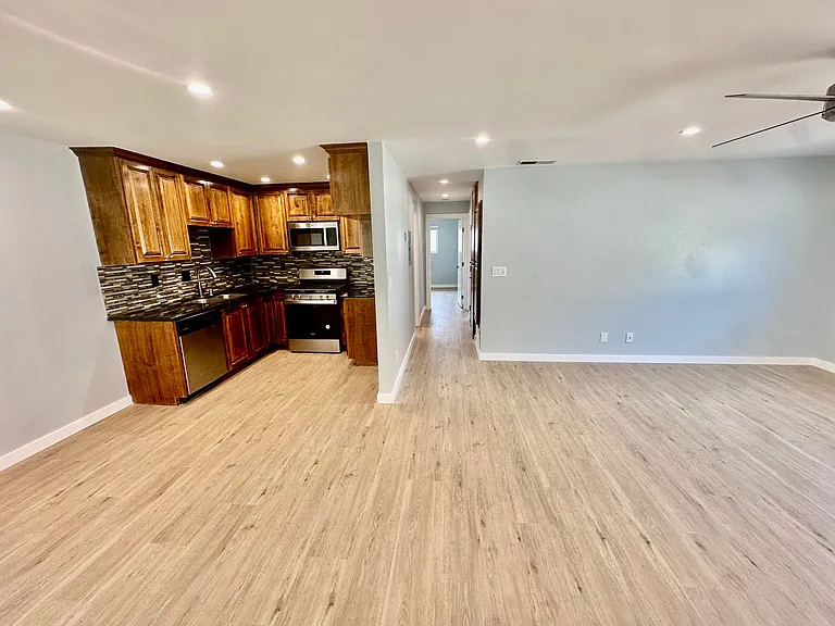 9721 Graham Street — Photo 7