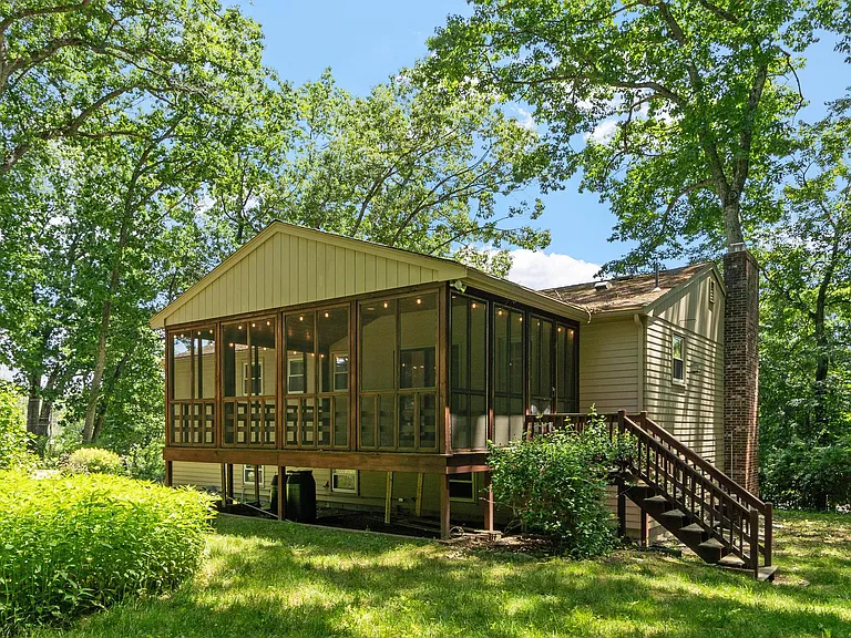 21 Cherokee Rd — Photo 10