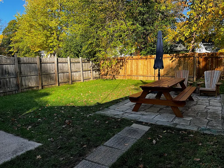 South Ln — Photo 32
