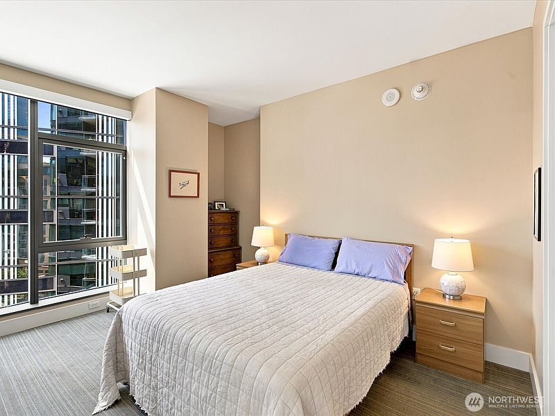 5th image of 820 Blanchard Street #1007