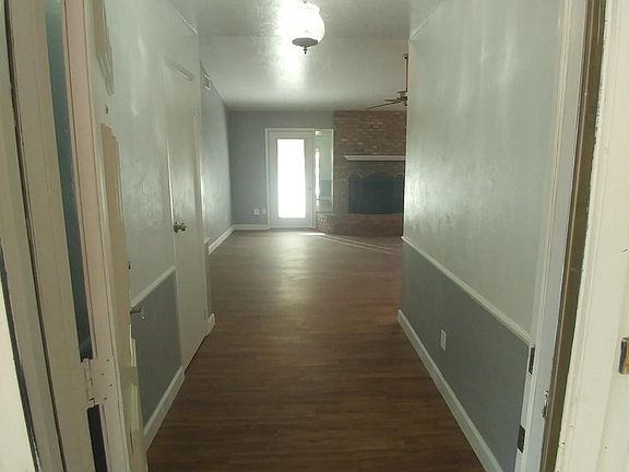 4th image of 1110 Holly Springs Dr