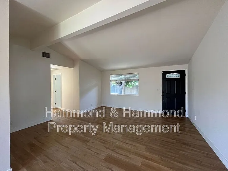 1462 4th St — Photo 2