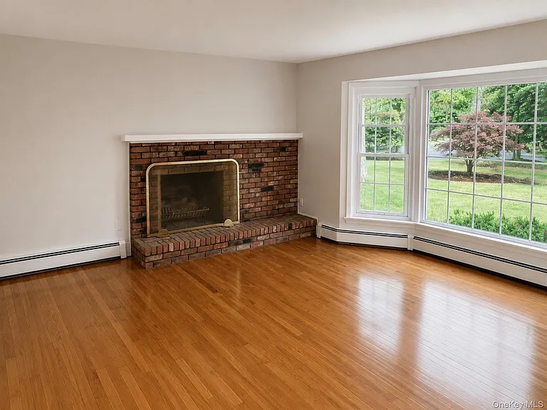 6 Holly Ln — Photo 3