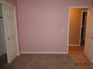 5th image of 105 Holliday Ct