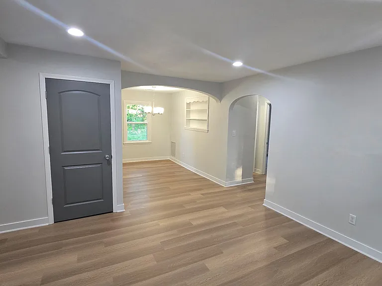916 N Belmont Ave — Photo 3