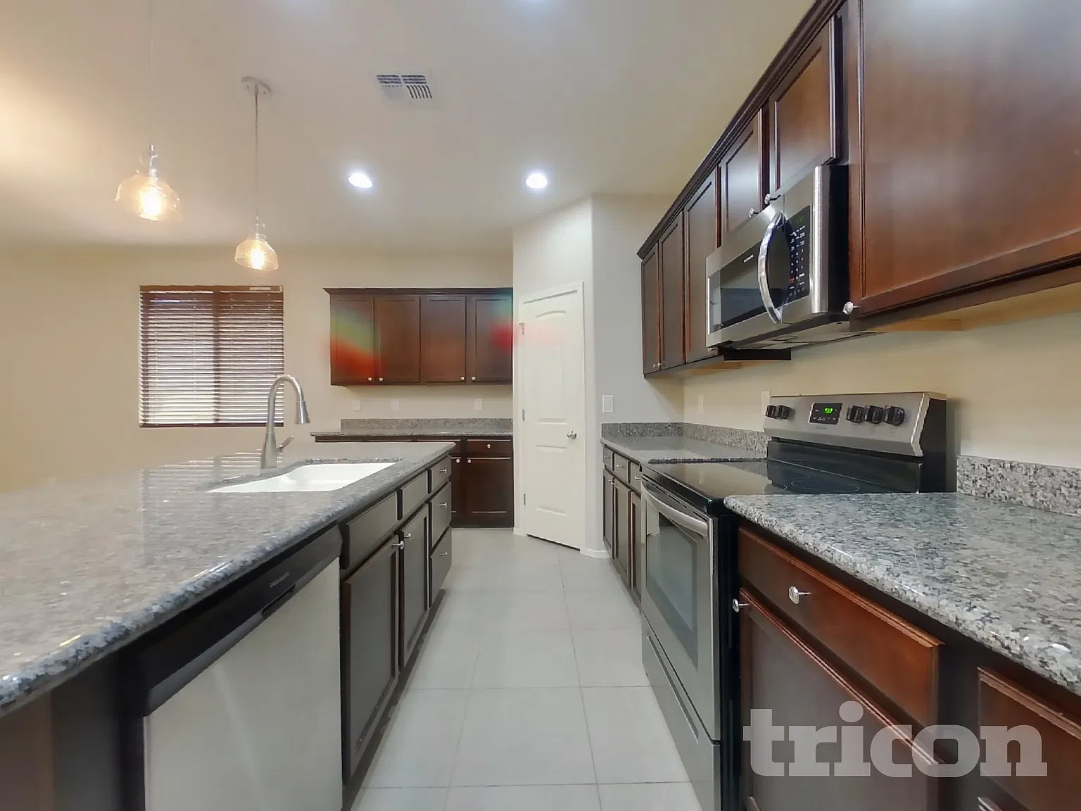 12068 W Tether Trail Peoria AZ — Photo 4
