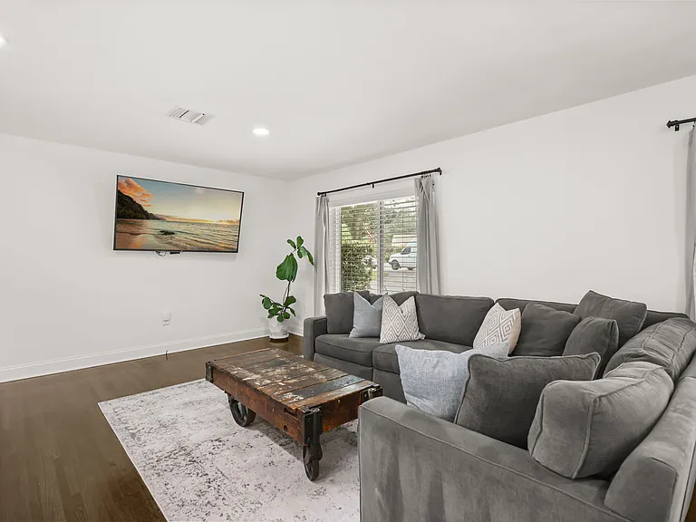 1440 Bonnie Burn Cir — Photo 4