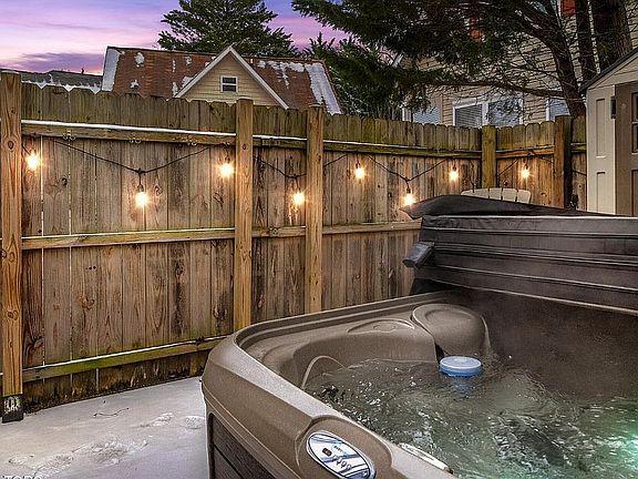 3rd image of 134 Roaring Fork Rd