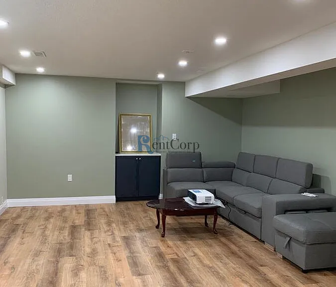 355 Bamberg Cres #1 — Photo 4