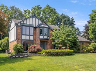 37677 E Meadowhill Dr, Northville, MI 48167