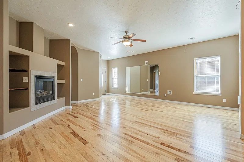 3 bed, 2.0 bath, 1580 sqft, $2,400 — Photo 4