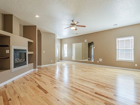 4th image of 461 Chatfield Dr