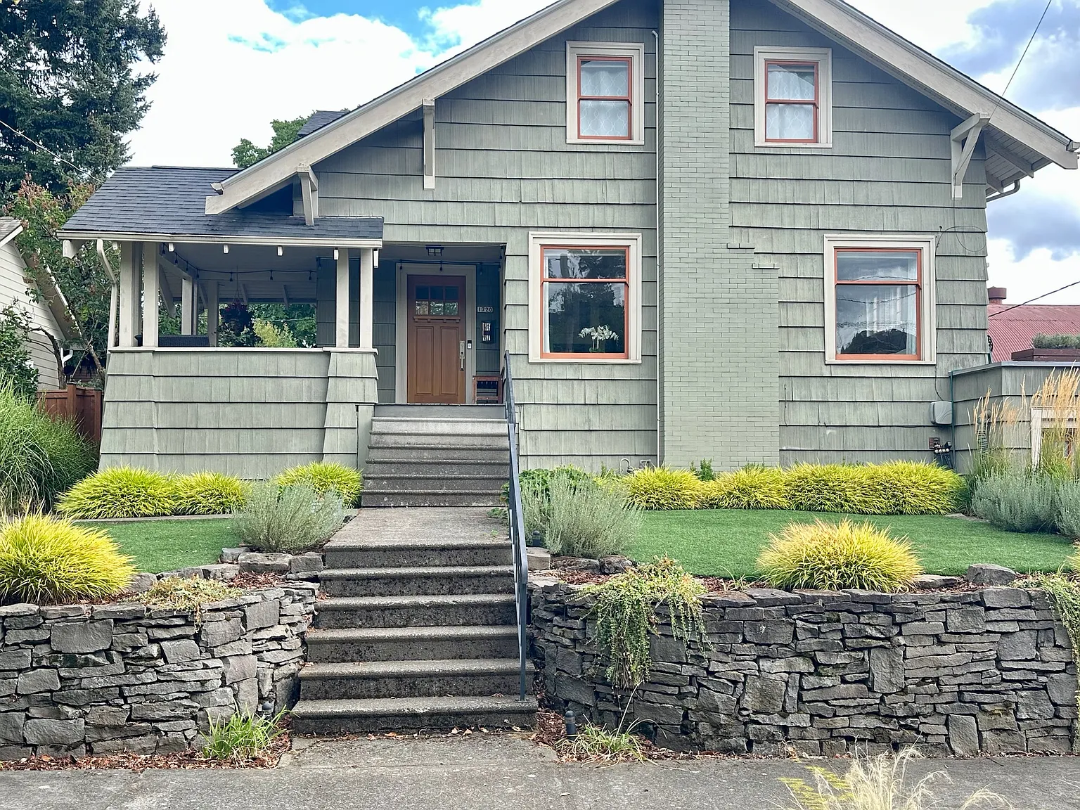 3 bed, 2400 sqft, $4,800 — Photo 1