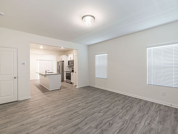 3rd image of 414 Kinnerton Pl