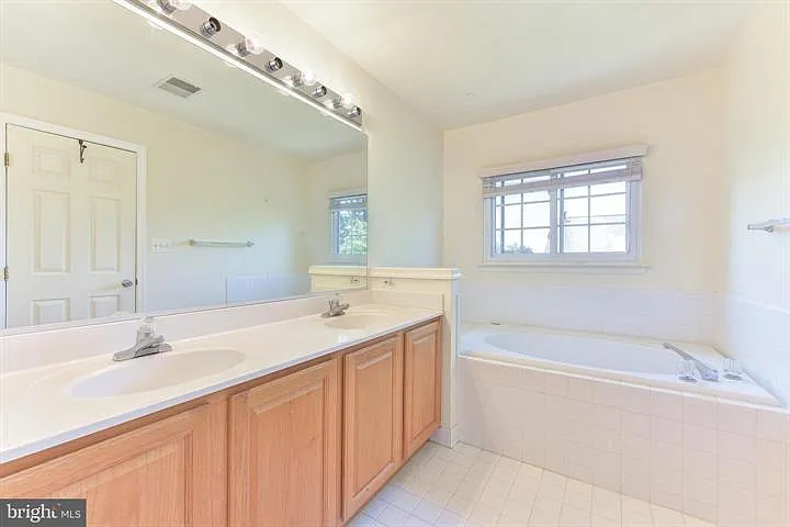 2454 Sugar Mill Way — Photo 8
