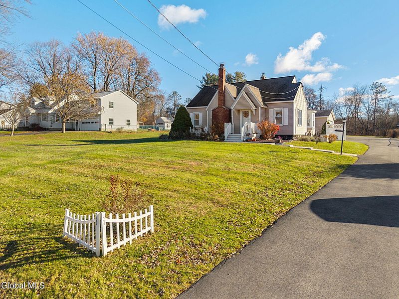3rd image of 590 Sacandaga Road