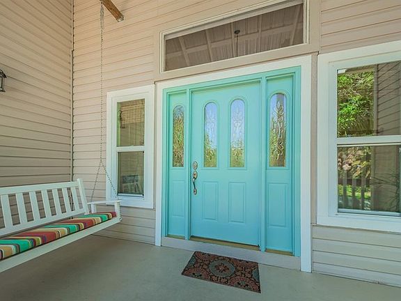 4th image of 704 Claudia Ln