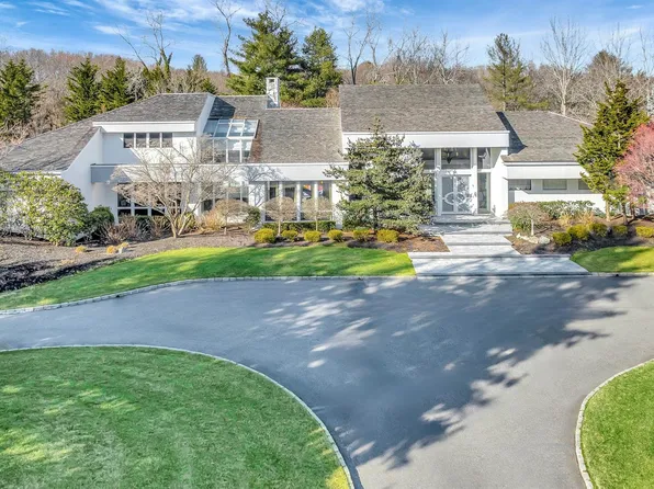 1 Meadow Gate East, Head Of The Harbor, NY 11780