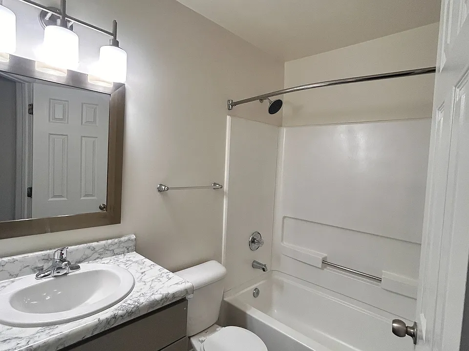 1261 Fords Pointe Cir #1261