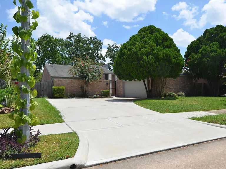 2023 Woodland Springs St — Photo 1