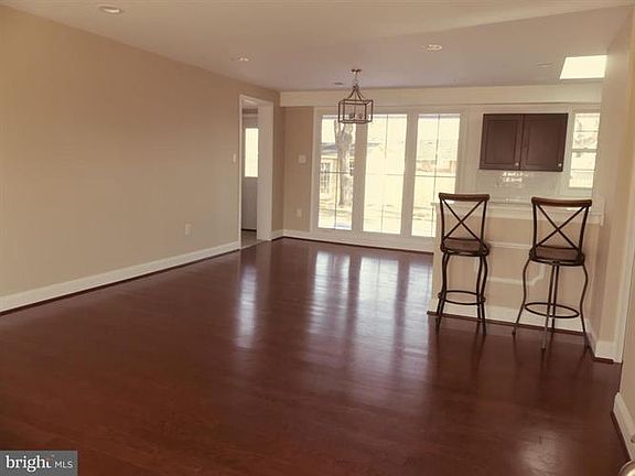 4th image of 4702 Flower Ln