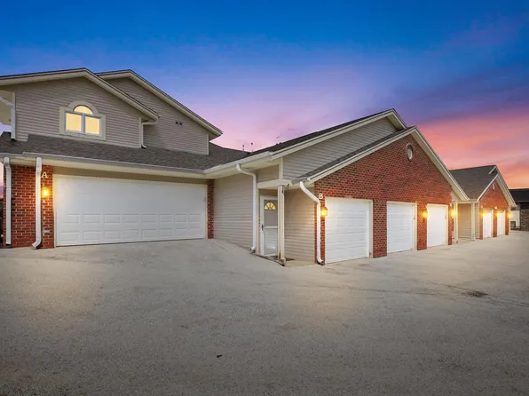 668 Westfield Way #B, Pewaukee, WI 53072