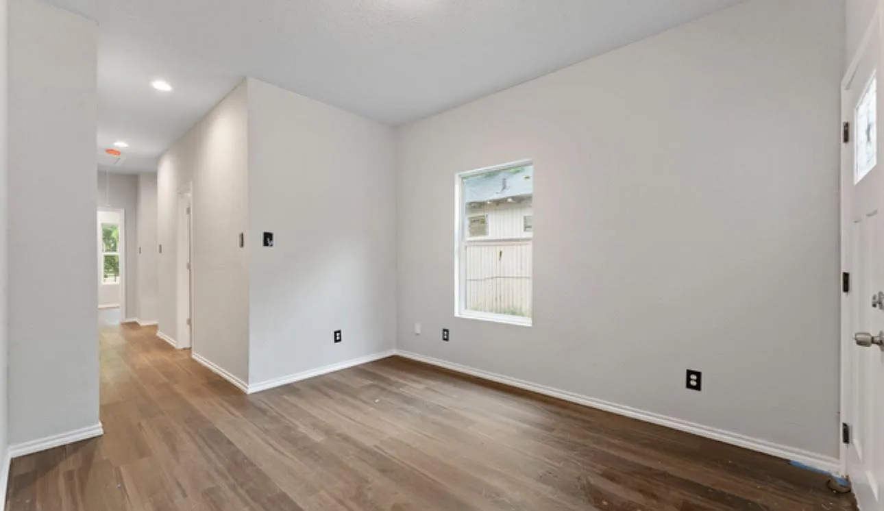 228 Monclova Aly — Photo 1