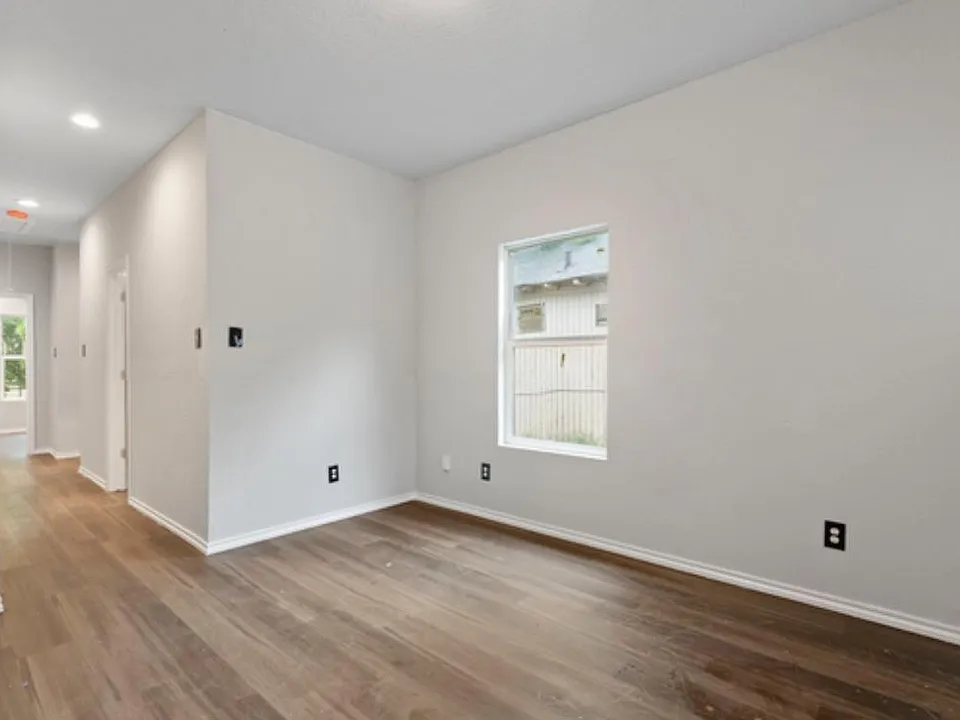 228 Monclova Aly