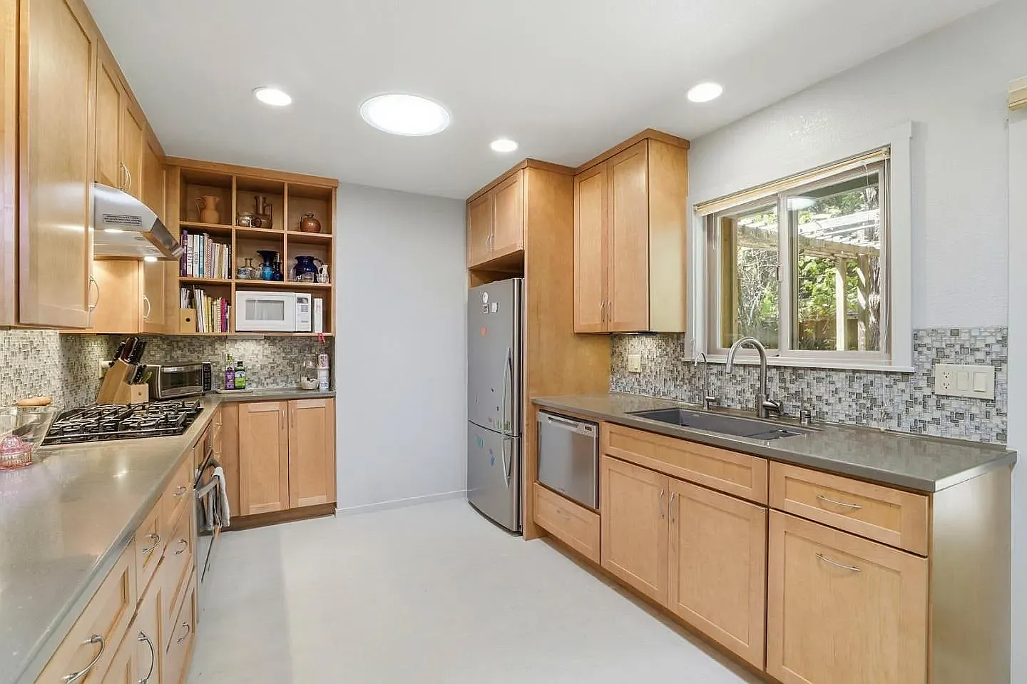 3 bed, 1364 sqft, $4,400 — Photo 4