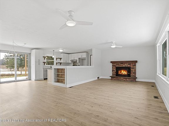 3rd image of 17751 28 Mile Rd