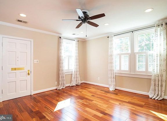 2nd image of 1300 S Barton St Unit 340
