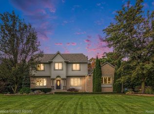 1375 Thorn Ridge Dr, Howell, MI
