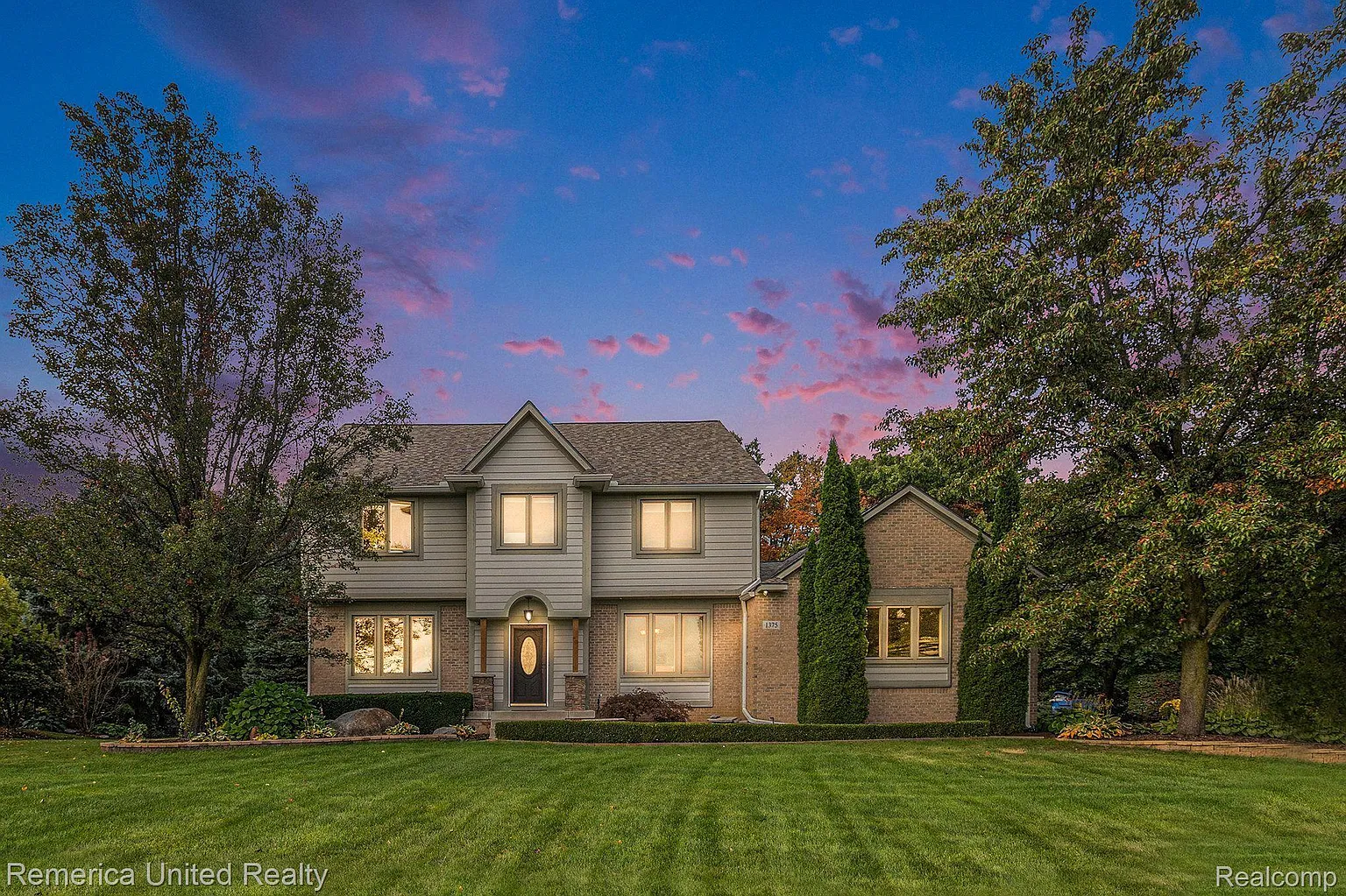 1375 Thorn Ridge Dr photo 1