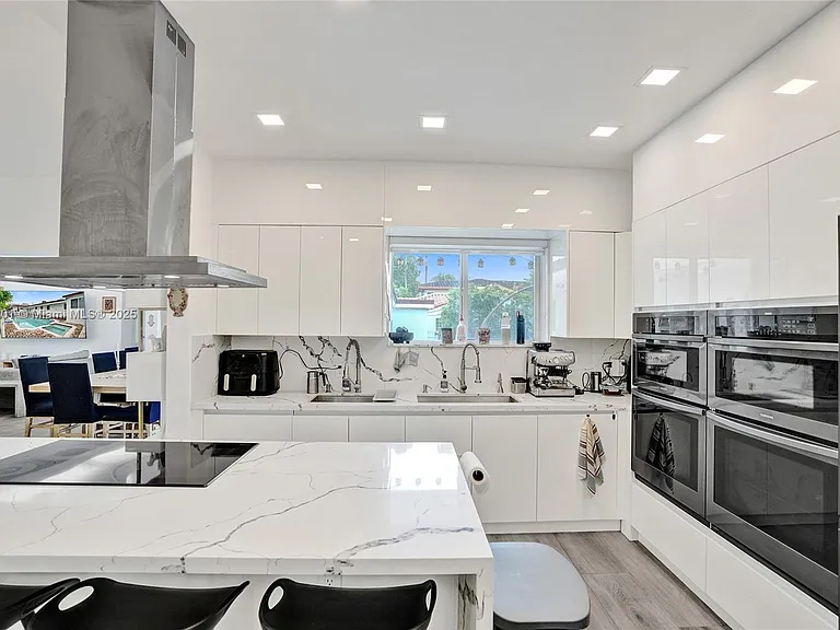 3784 Sheridan Ave — Photo 42