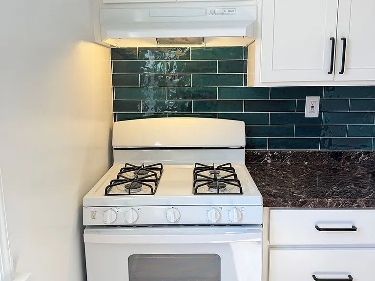 4108, 40th St, 4013 38th St. DWG LLC — Photo 8
