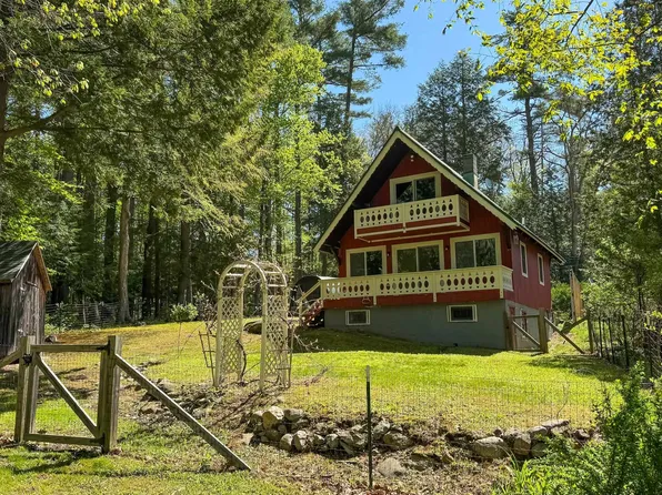 16 E Shore Road, Swanzey, NH 03446