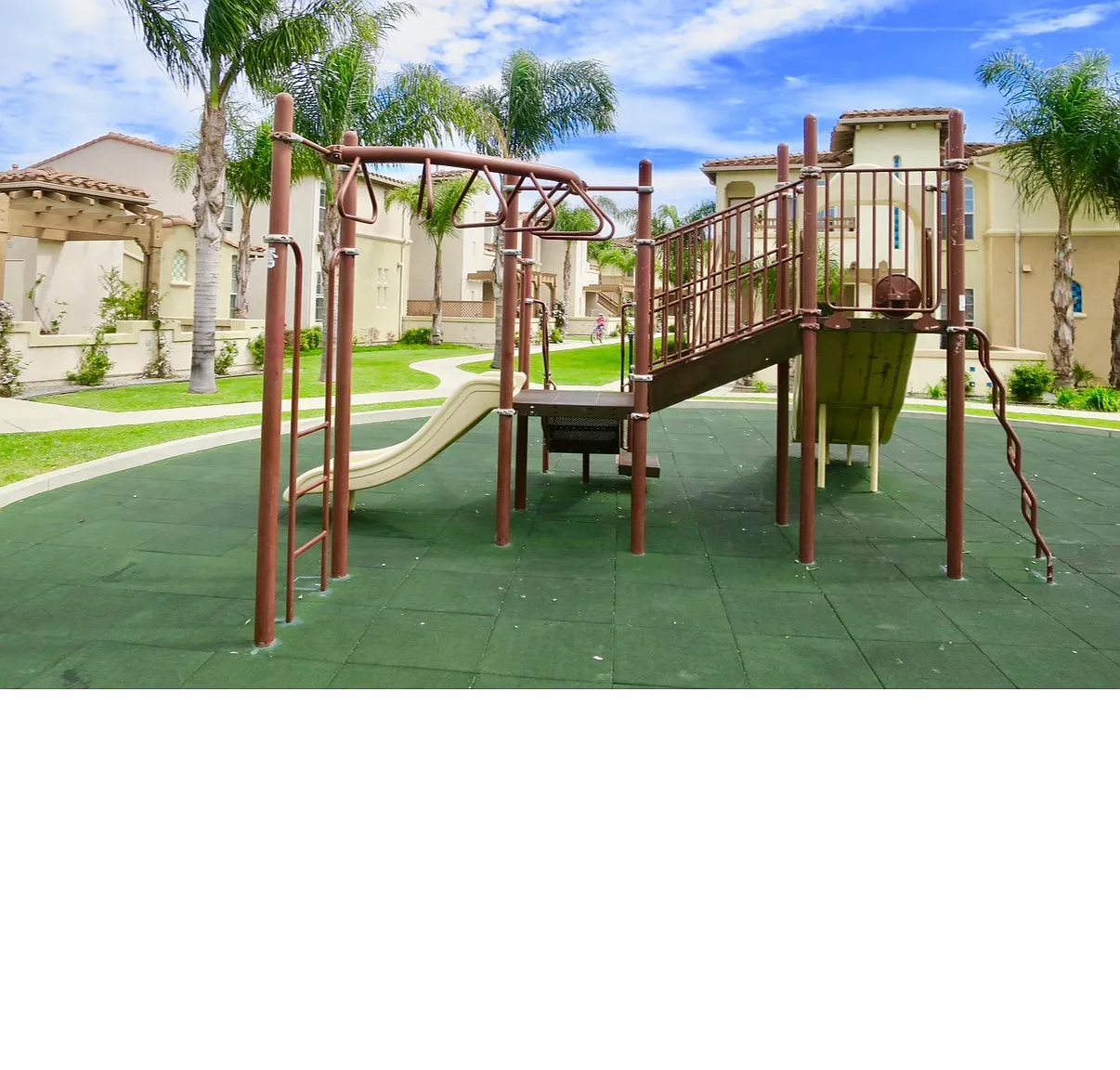 3 bed, 1300 sqft, $2,970 — Photo 2
