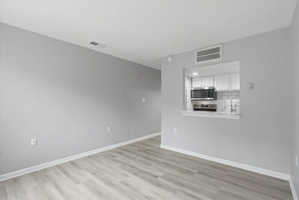 1 bed, $1,350 — Photo 2
